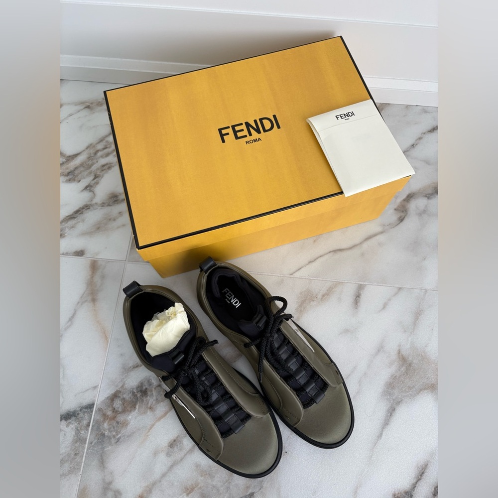 ✨ Fendi Roma Sneakers | New | Men’s 5 / Women’s 8 | Box Included - Picture 3 of 16